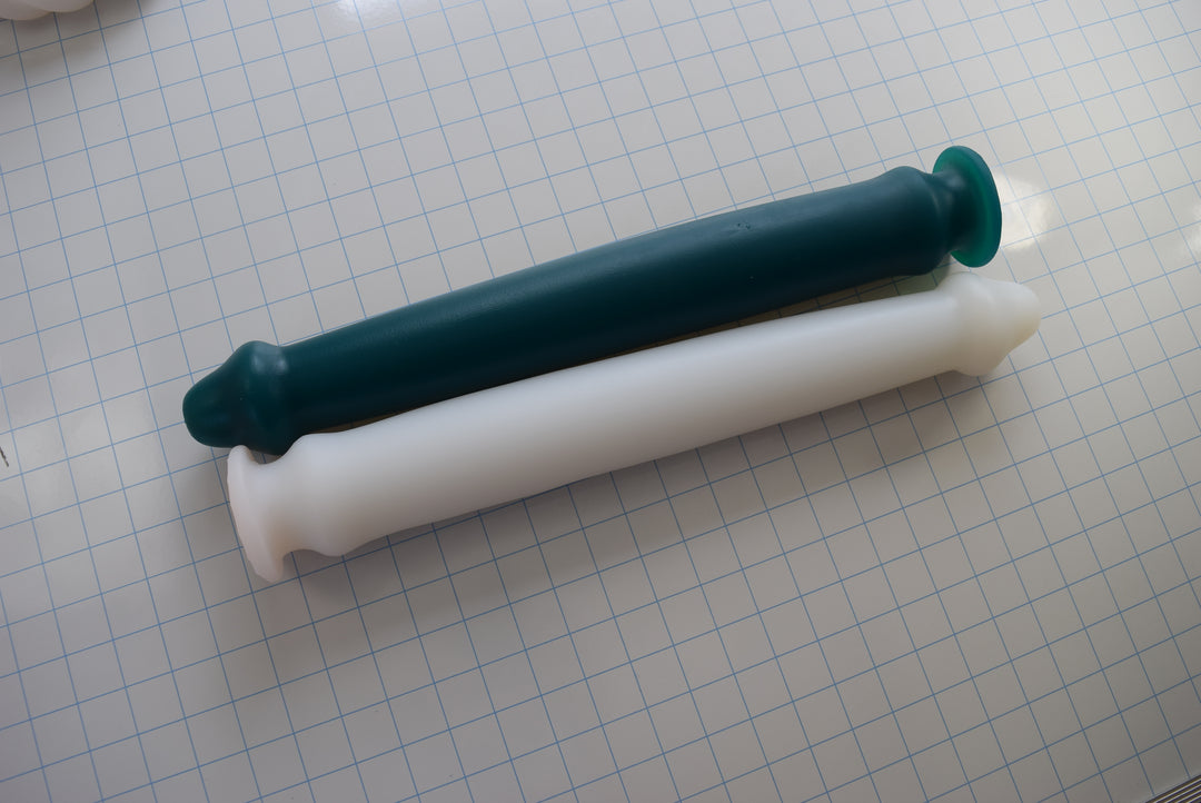 PRIAPUS-18" Long Smooth Body Silicone Enema Nozzle