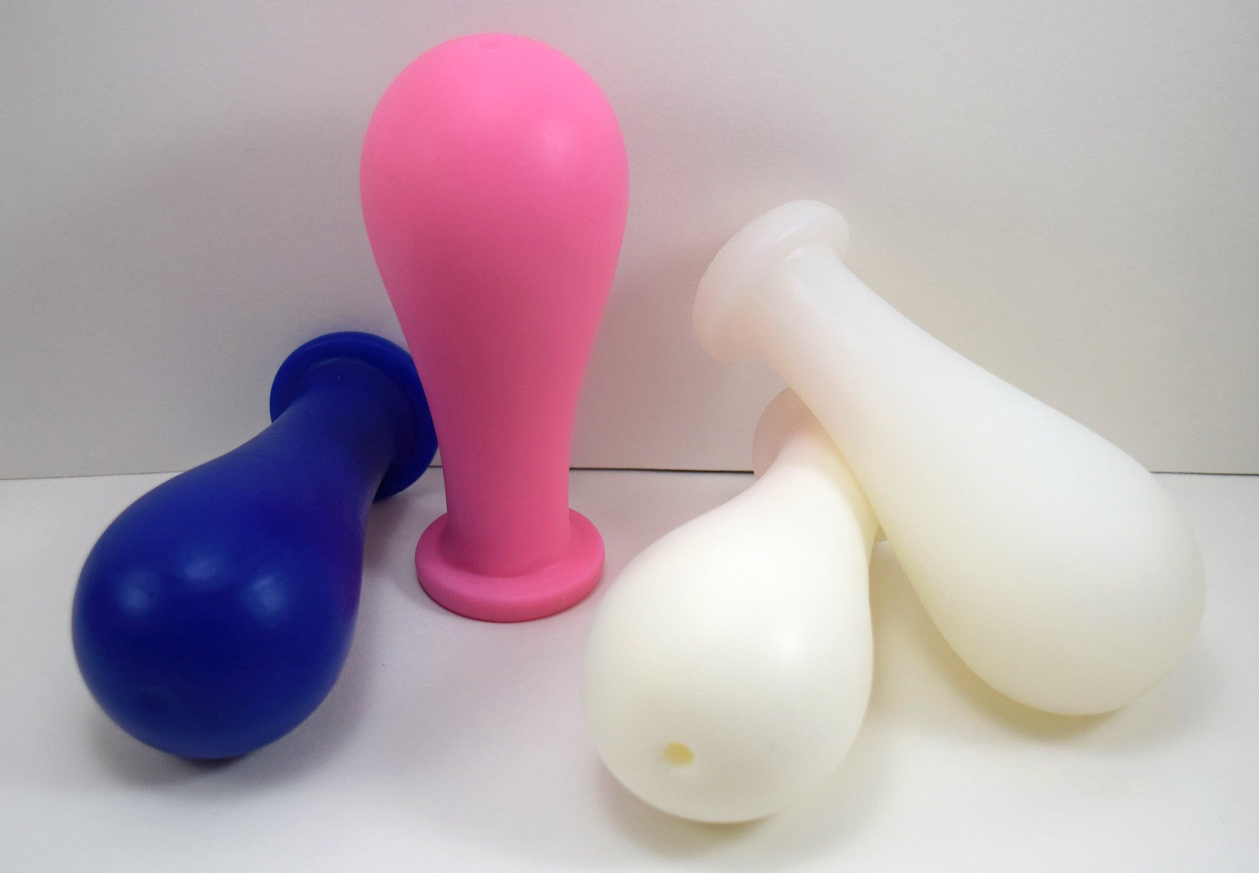 EDISON large 2.25-inch diameter retention enema nozzle with smooth tapered oval-bulb shape, 5.5-inch overall length