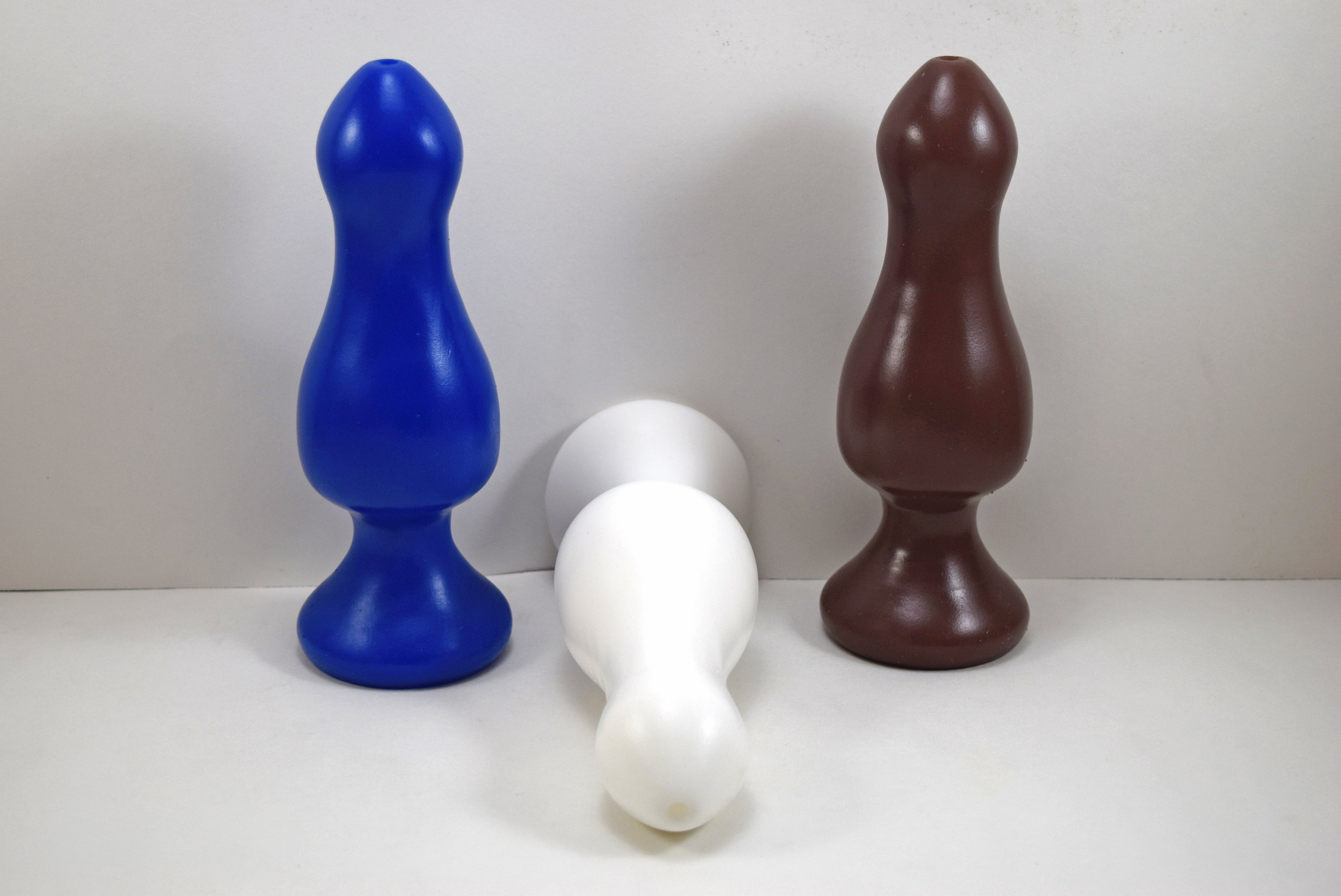 BULBOUS 1 silicone enema nozzle with bulbous design, featuring 2.6 inch diameter main bulb, retention valley, and flange base