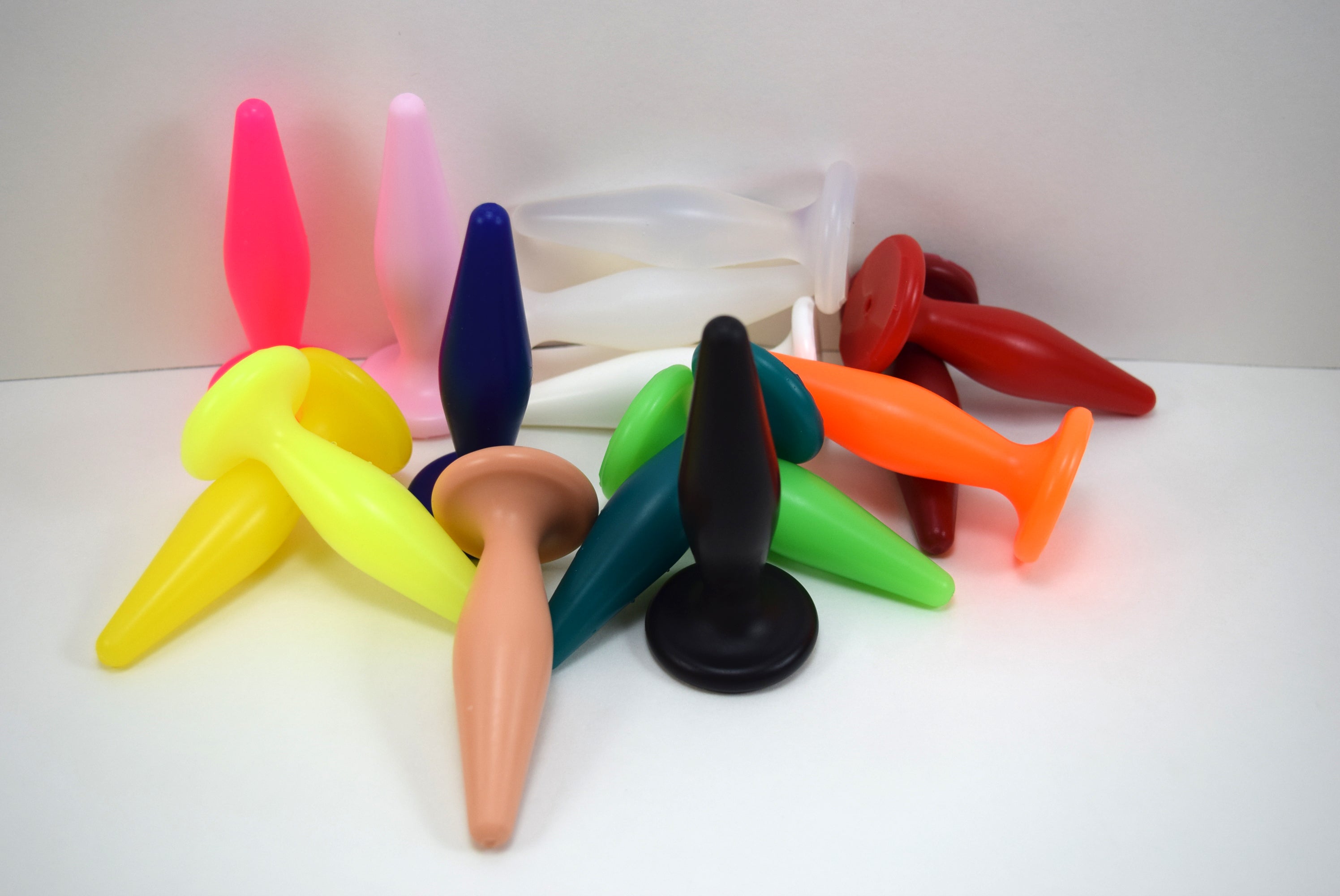 SSND-Diamond Tip 8-23mm elongated urethral sound with slim diamond-shaped body, 3.6-inch length, 23mm maximum diameter, 13mm retention valley