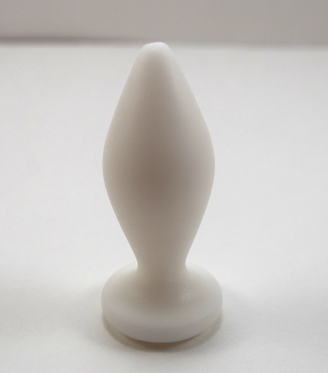 Expanded Diamond 1-inch white silicone retention nozzle featuring a wide faceted diamond body, 2-inch insertable length, ultra-slim retention valley, and flat safety flange on a grid background.