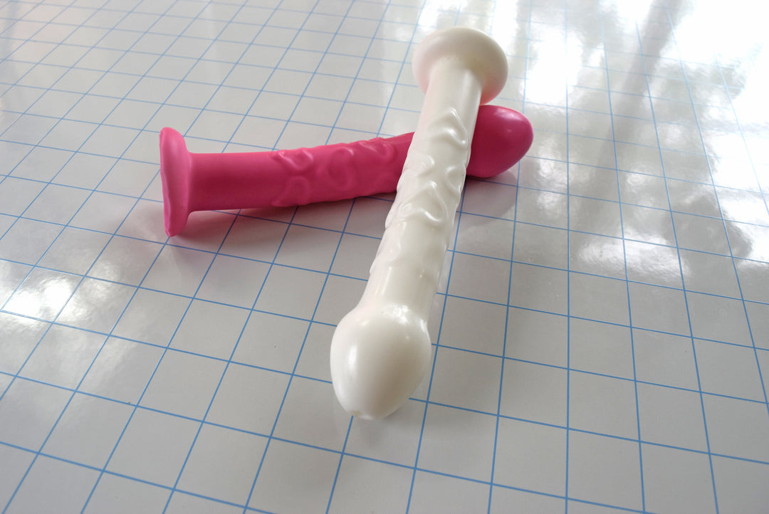 Hearts nozzle collection featuring embossed heart-patterned shafts, tapered tips, and flared bases in various colors on a white grid background