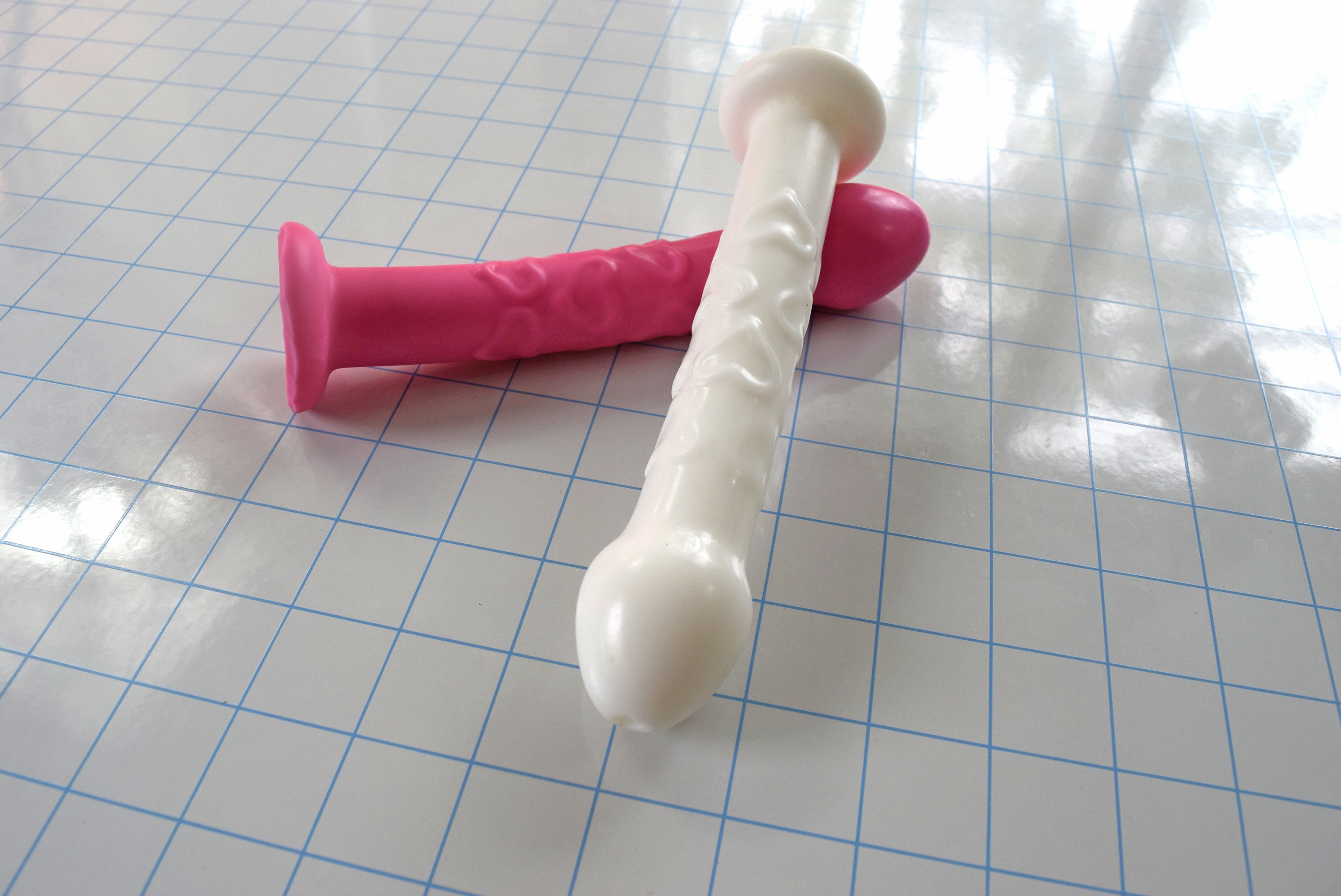 Hearts nozzle collection featuring embossed heart-patterned shafts, tapered tips, and flared bases in various colors on a white grid background