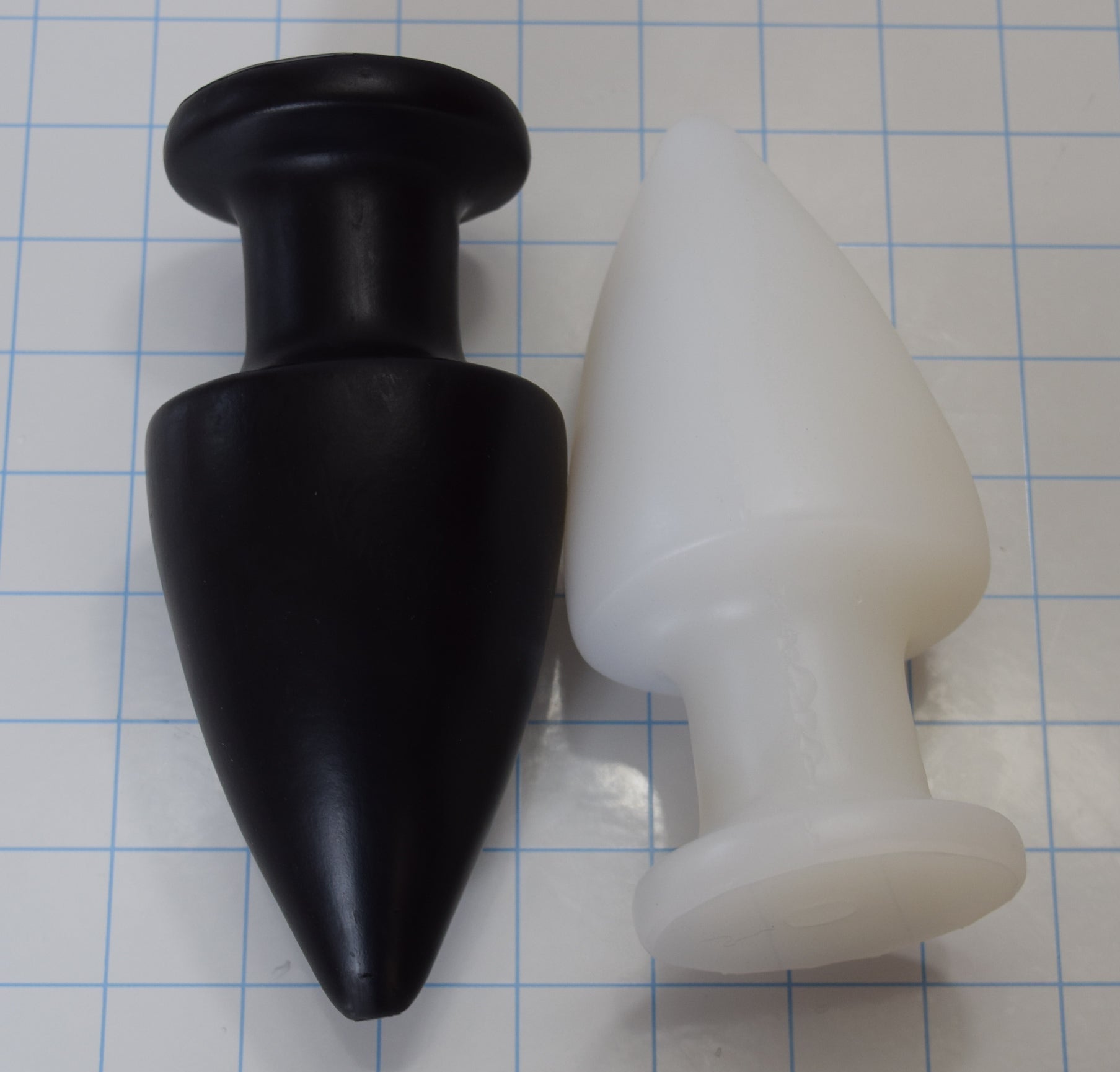SPD3.0 large-diameter retention style silicone nozzle with a 4-inch tapered tip and safety retaining flange
