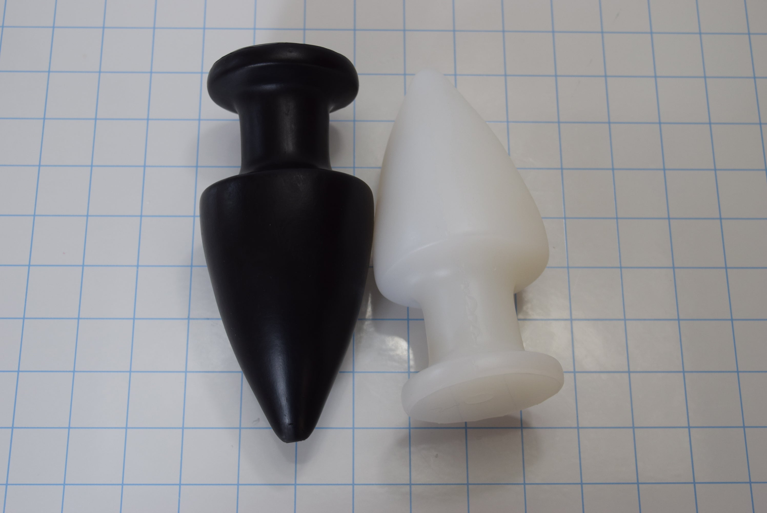 SPD3.0 large-diameter retention style silicone nozzle with a 4-inch tapered tip and safety retaining flange