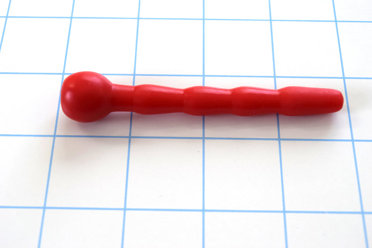 SSND-CNTRD3 red contoured short silicone sound showing 7mm tapered tip, 9.5mm swells, 8mm retention valley, and ball flange.