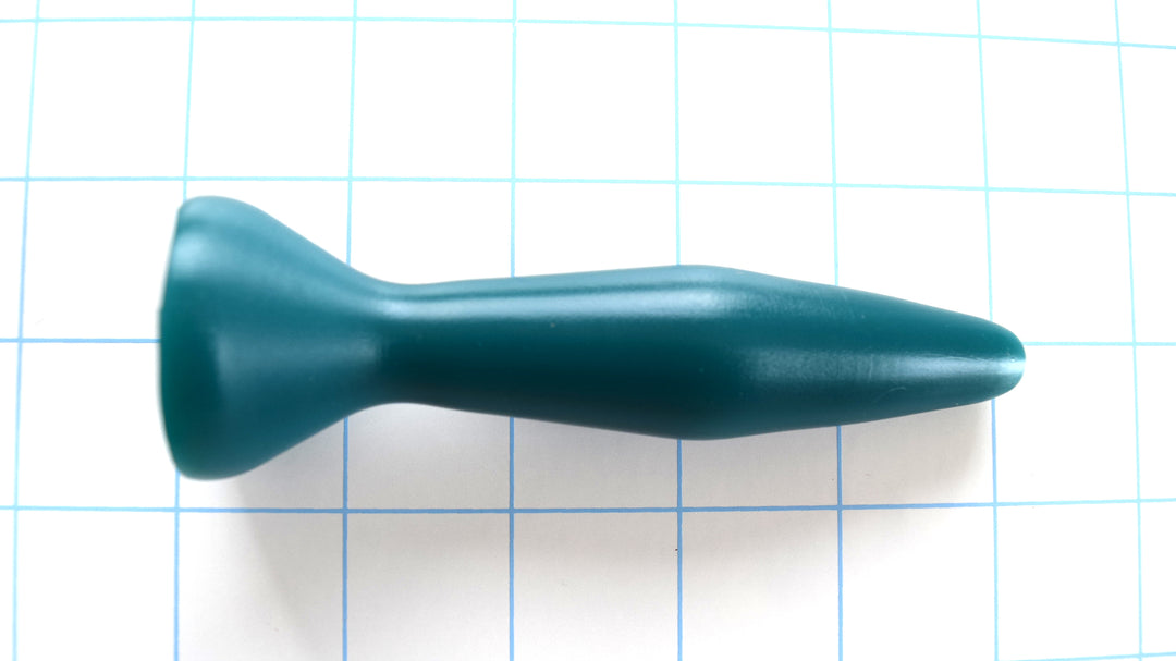 SSND-Diamond 8-25 BF silicone urethral sound featuring an 8mm soft rounded tip, 25mm maximum diameter center, 17mm retention valley, 1.3-inch ball flange, and 4-inch insertable length on a grid background.