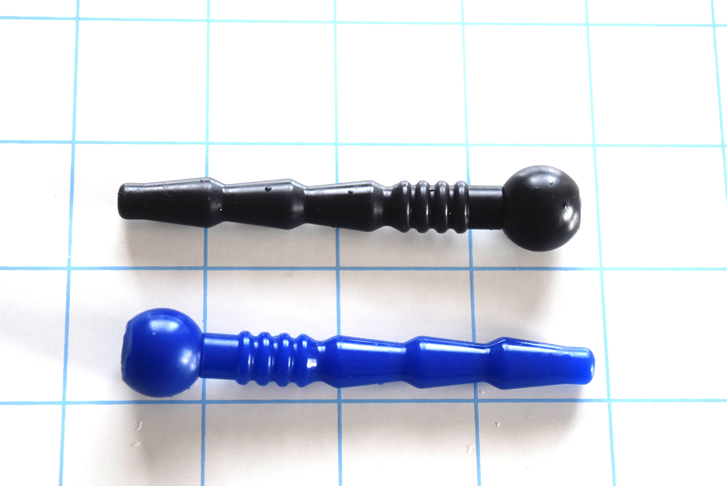 SSND-Quad Rib short silicone catheter plug showing tapered tip, alternating swells, quad ribs, and ball flange in blue and black